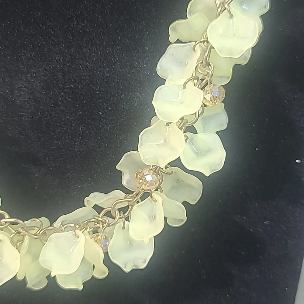Elegant Floral Necklace and Earring Set